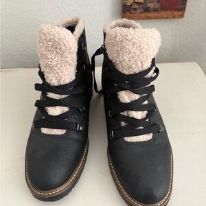 Dr. Scholl's Black and Cream Winter Boots